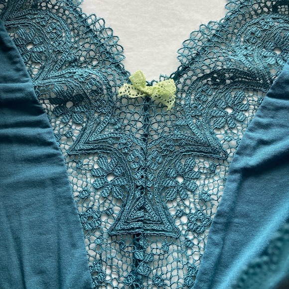 VS Supersoft Crochet-Trim Sleep Romper in French Sage XS - Picture 4 of 5
